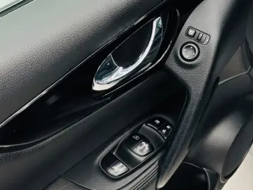 NISSAN Qashqai Nissan Qashqai 1.6 DCI AUTOMAT