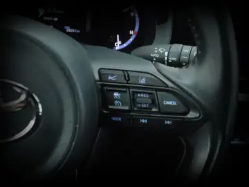 Yaris Cross Hybrid FWD 1Ha LED KAMERA NAVI ACC