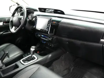 TOYOTA HILUX DC AT 2.4D EXECUTIVE