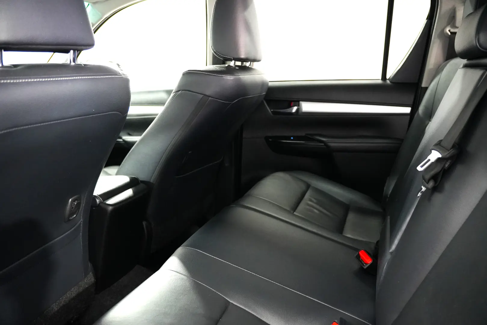 TOYOTA HILUX DC AT 2.4D EXECUTIVE