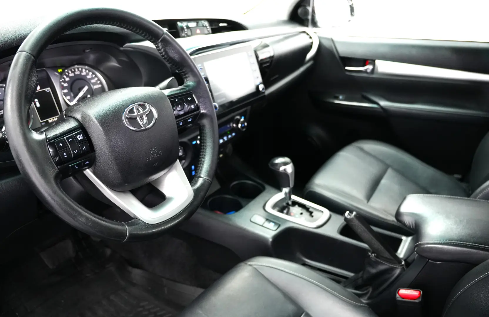 TOYOTA HILUX DC AT 2.4D EXECUTIVE