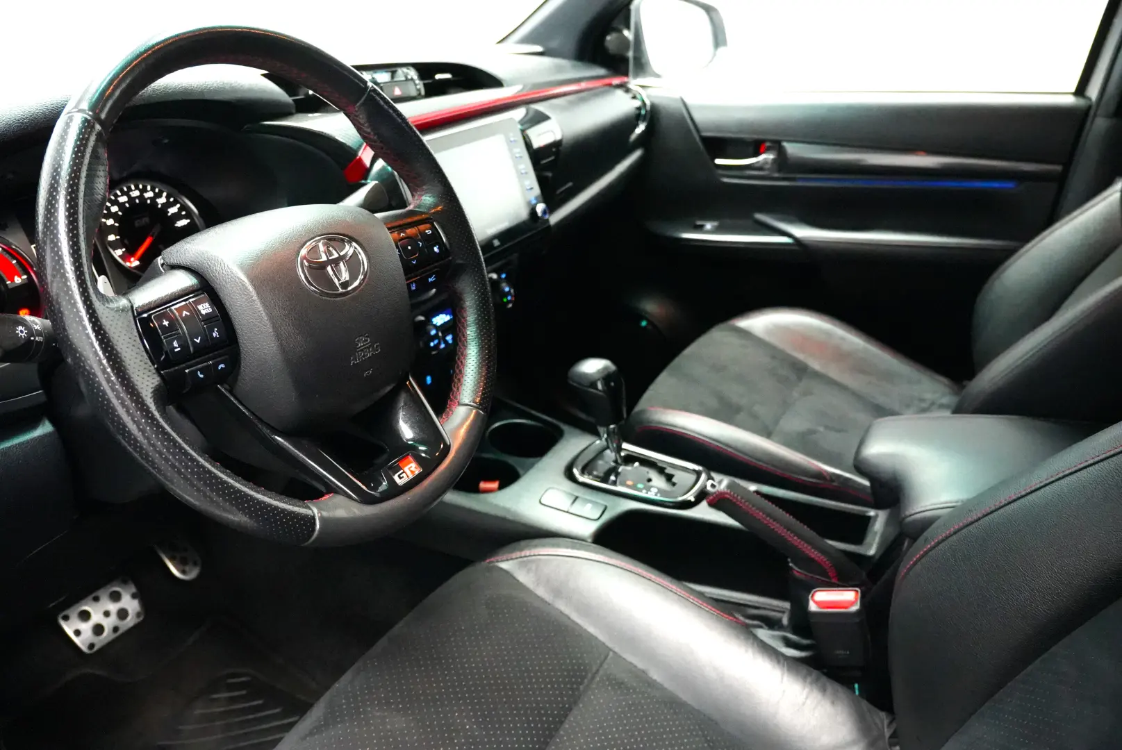 TOYOTA HILUX 2.8 DC AT GR SPORT