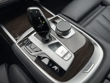 BMW 745Le xDrive Glasdach DA-Pro LASER Massage 360