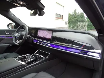 740d xDrive M Sport - Sky Lounge  B&W  Head Up