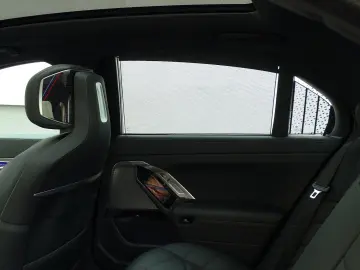 740d xDrive M Sport - Sky Lounge  B&W  Head Up