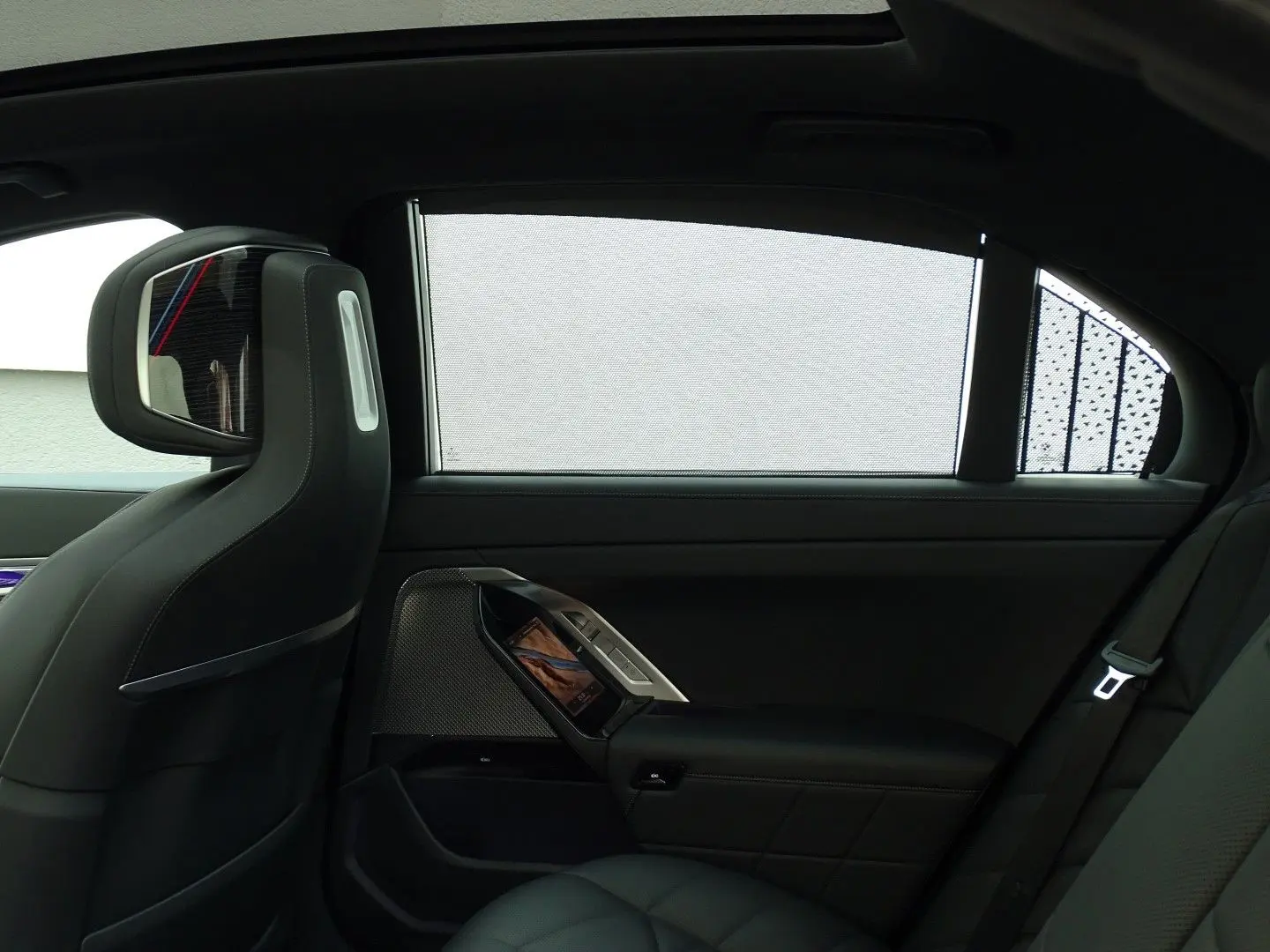 740d xDrive M Sport - Sky Lounge  B&W  Head Up