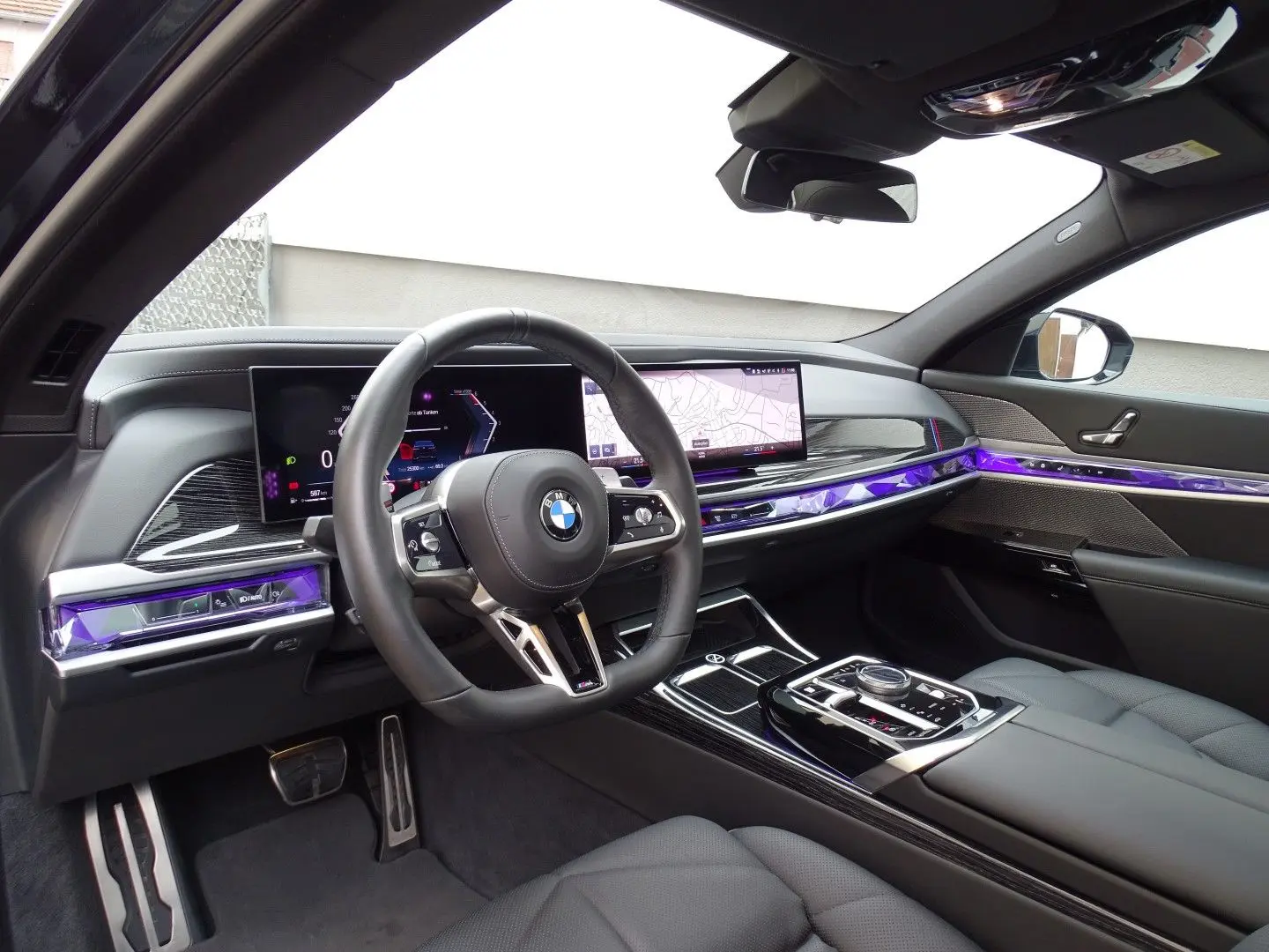 740d xDrive M Sport - Sky Lounge  B&W  Head Up