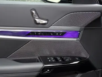 740d xDrive M Sport - Sky Lounge  B&W  Head Up