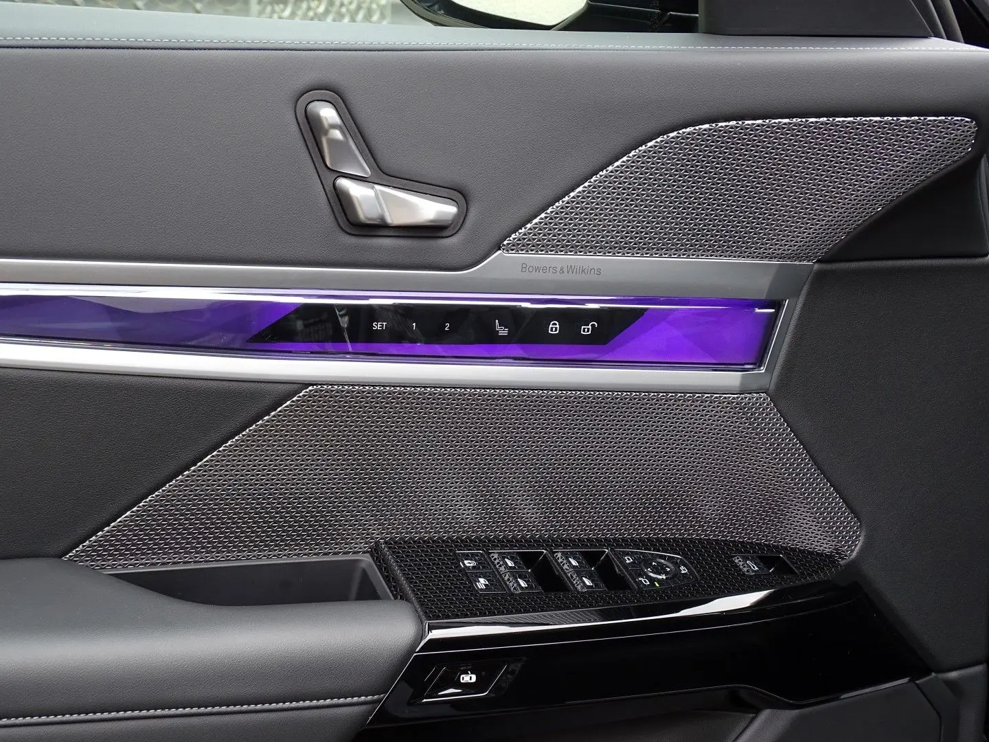 740d xDrive M Sport - Sky Lounge  B&W  Head Up