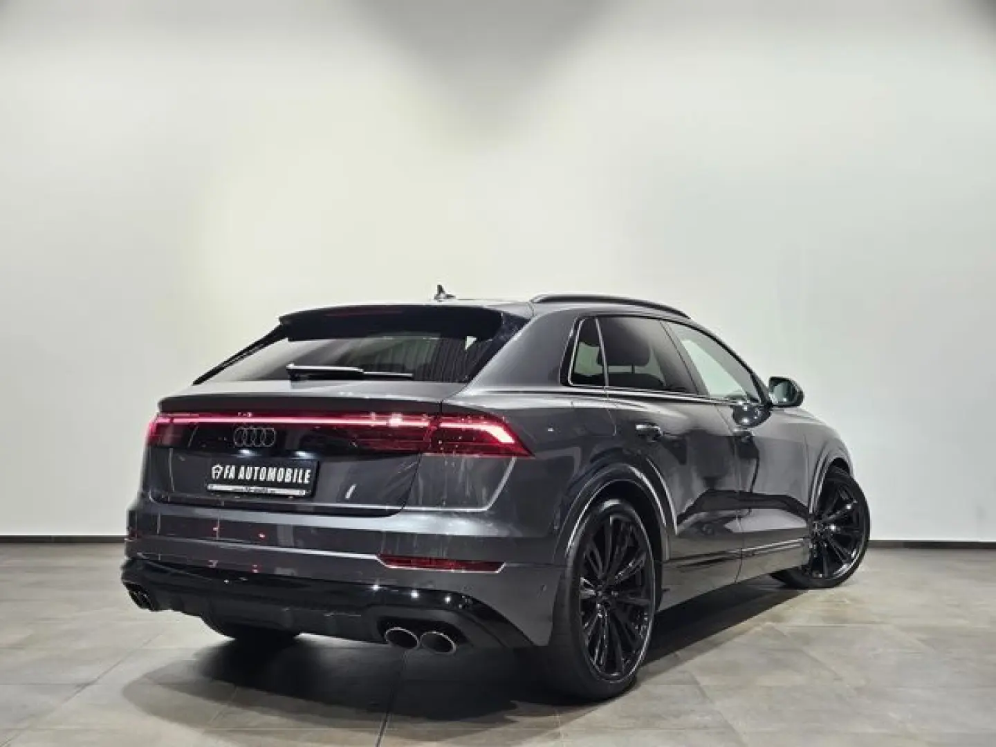 SQ8 Black Edition