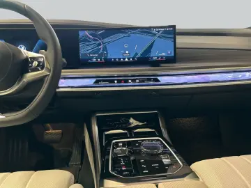 740d xDrive   Alarma.  Massage