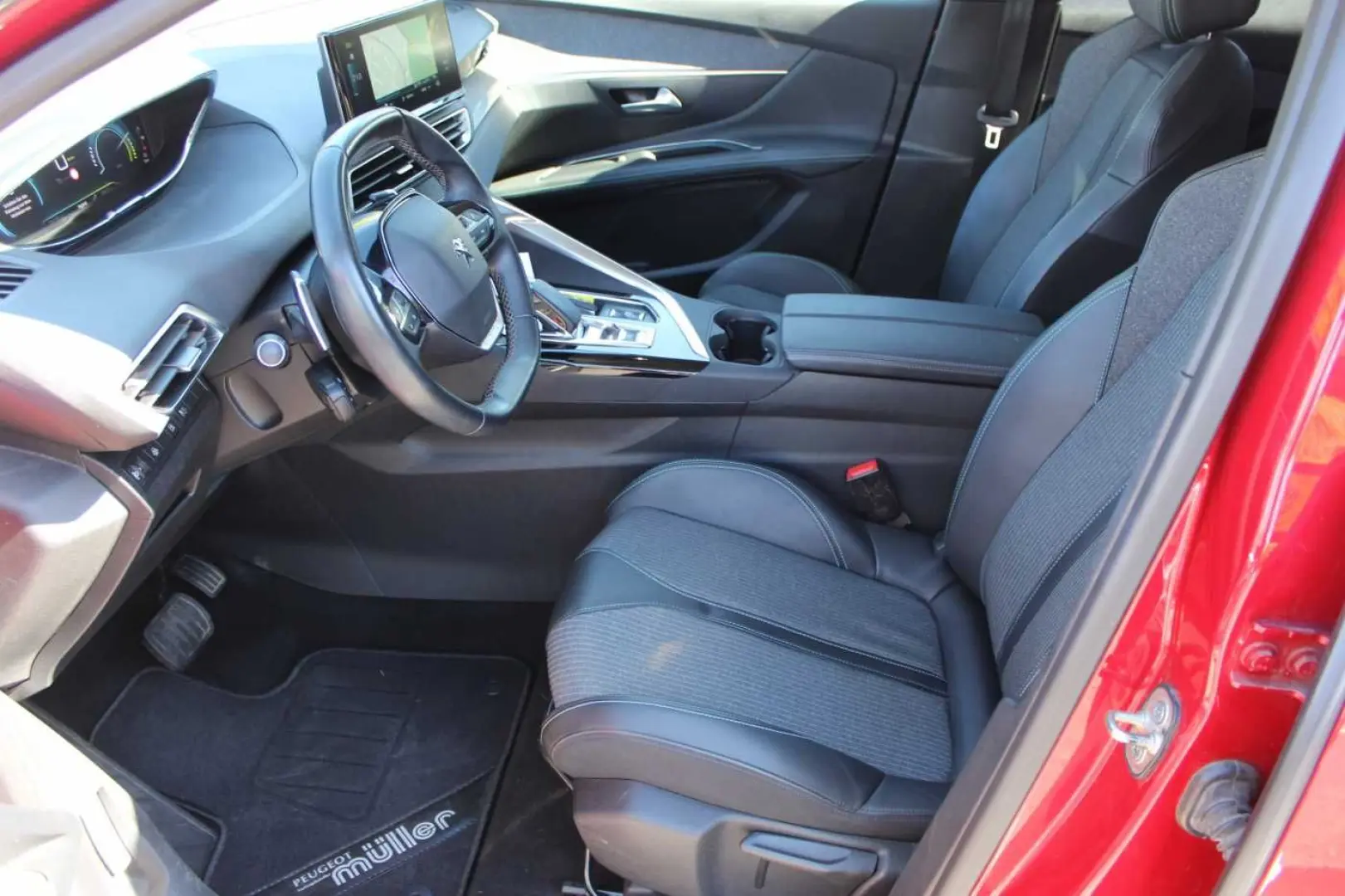 3008 Plug-in Hybrid 225 e-EAT8 Allure Pack