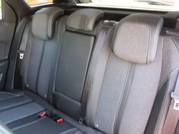 3008 Plug-in Hybrid 225 e-EAT8 Allure Pack