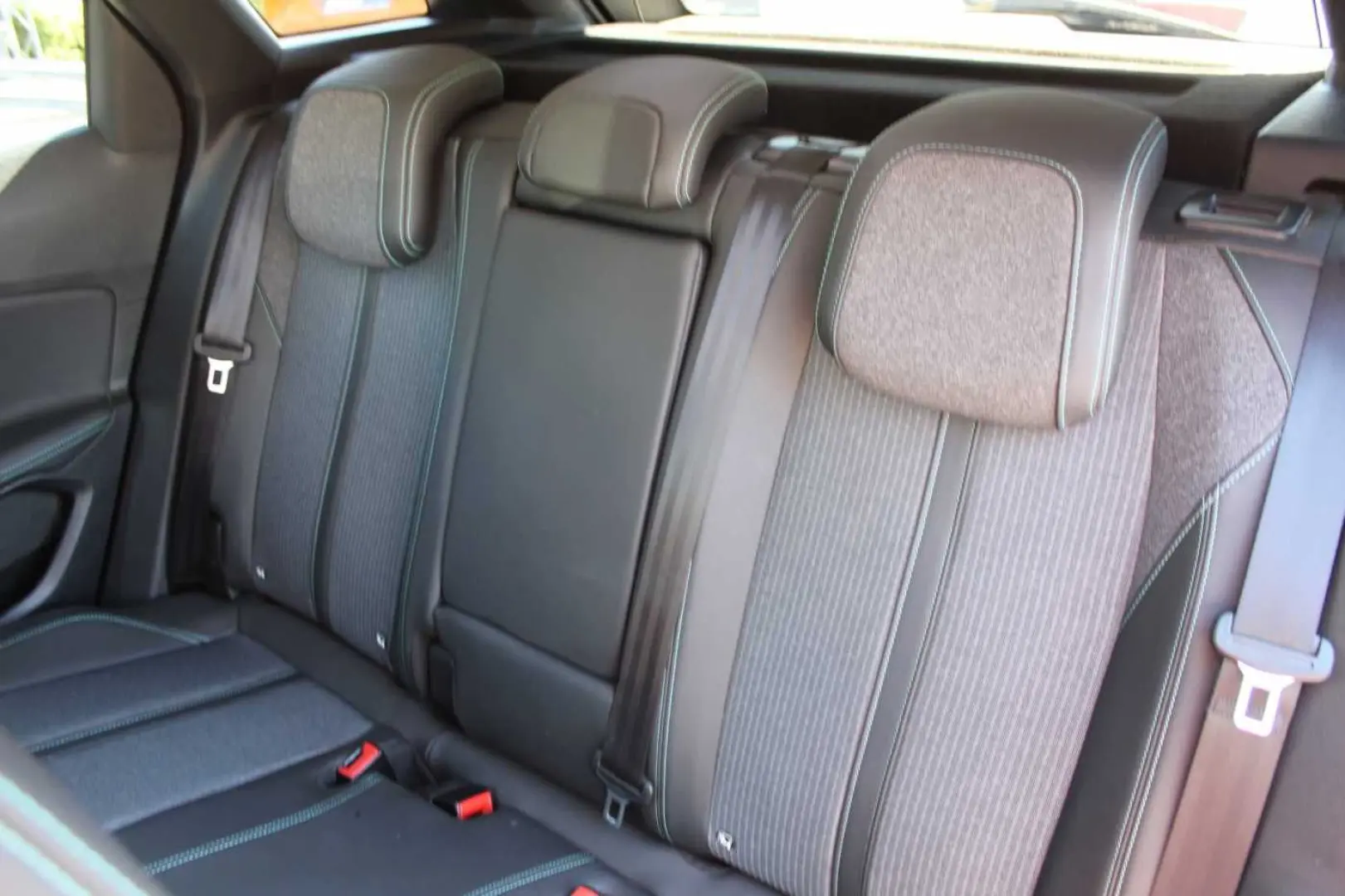 3008 Plug-in Hybrid 225 e-EAT8 Allure Pack