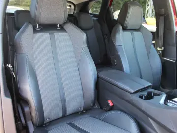 3008 Plug-in Hybrid 225 e-EAT8 Allure Pack