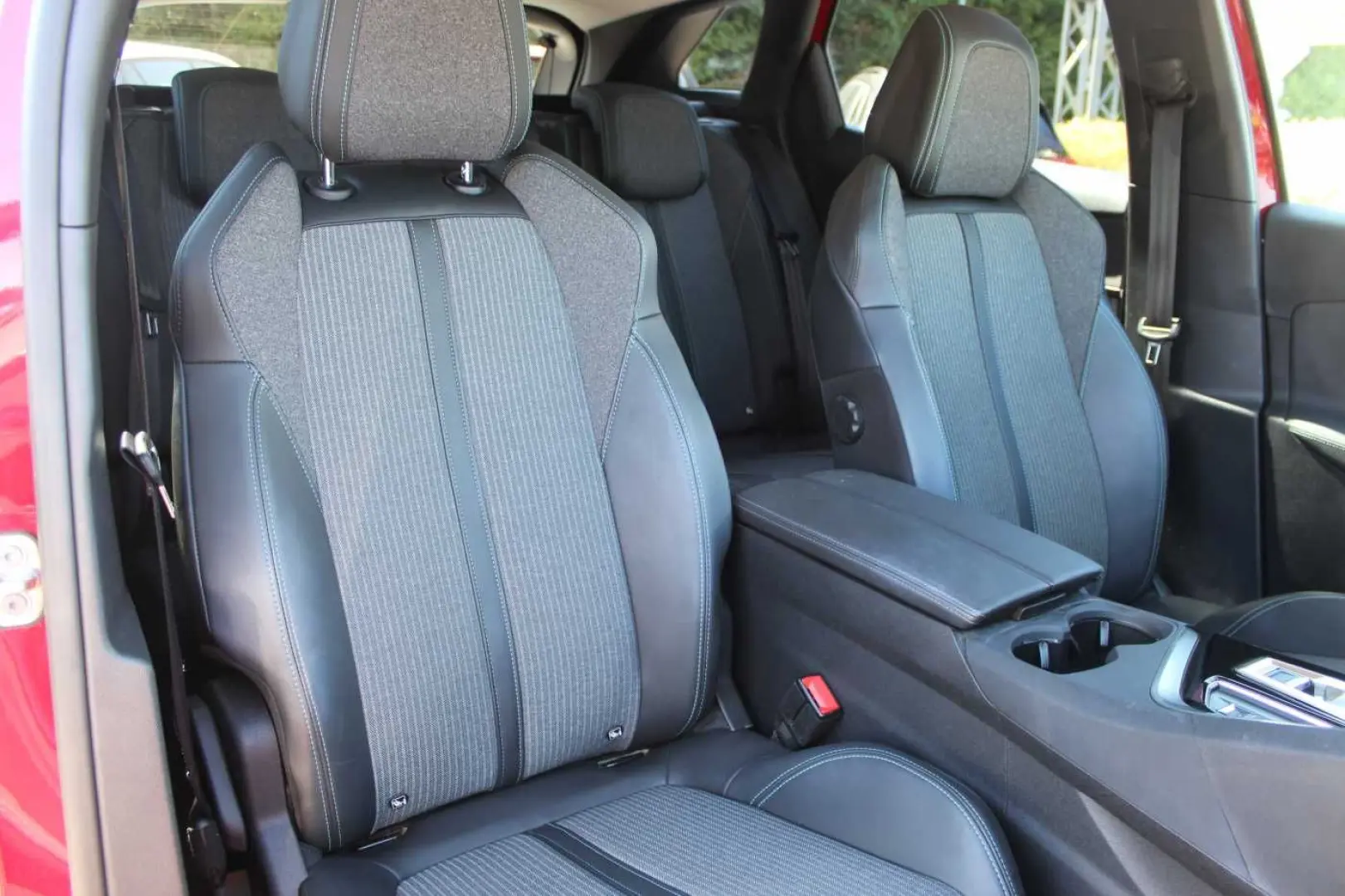 3008 Plug-in Hybrid 225 e-EAT8 Allure Pack