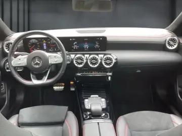 CLA 200 d 4M  AMG Night MBUX PANO Ambiente DISTR