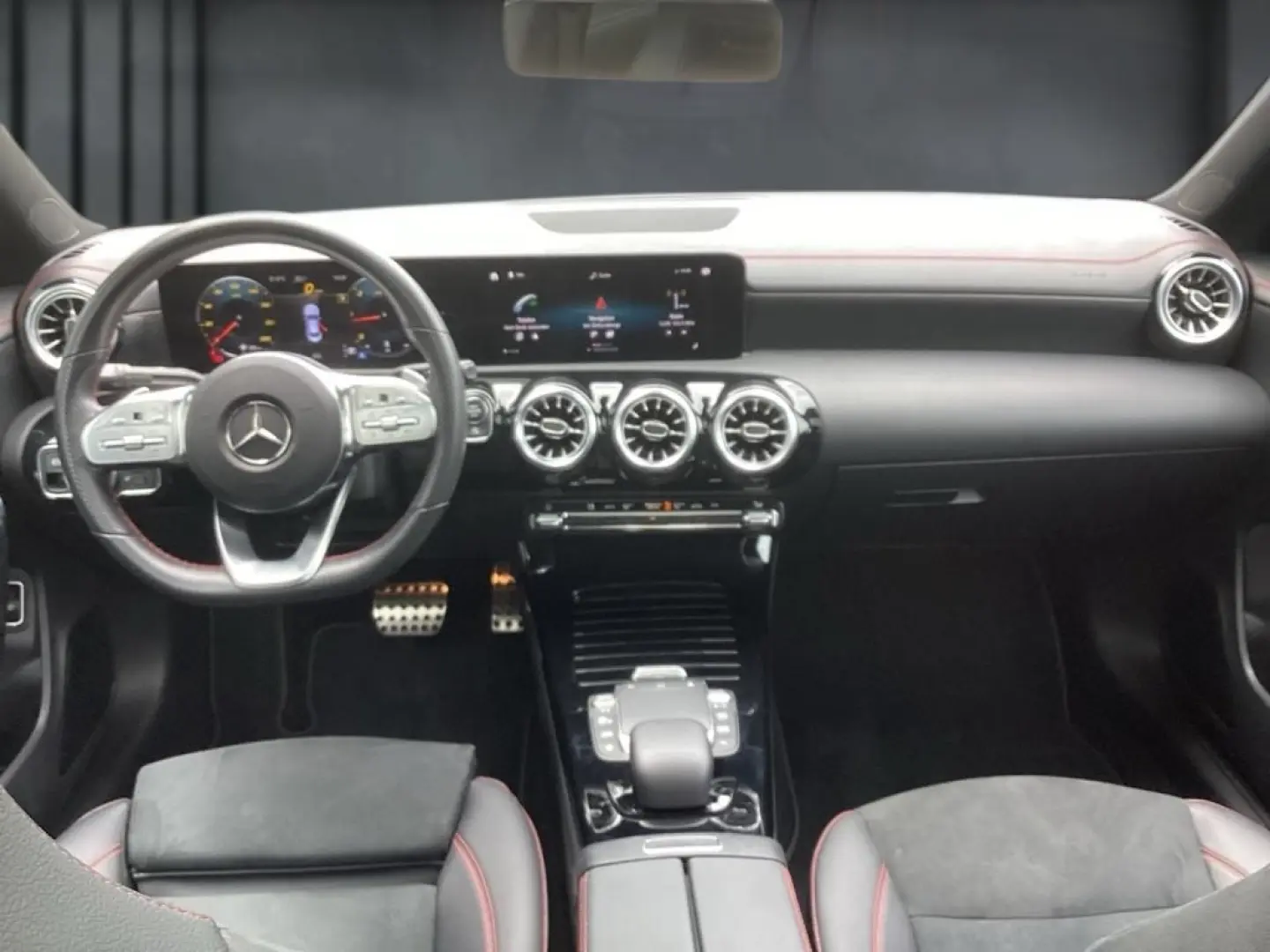 CLA 200 d 4M  AMG Night MBUX PANO Ambiente DISTR