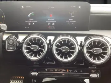 CLA 200 d 4M  AMG Night MBUX PANO Ambiente DISTR