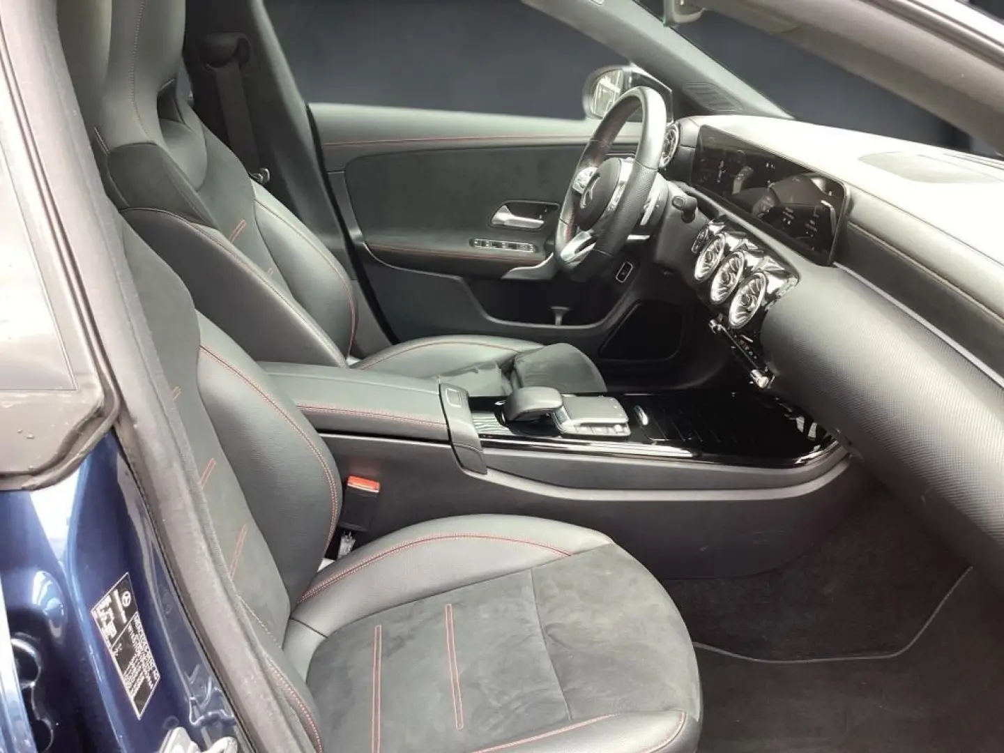 CLA 200 d 4M  AMG Night MBUX PANO Ambiente DISTR