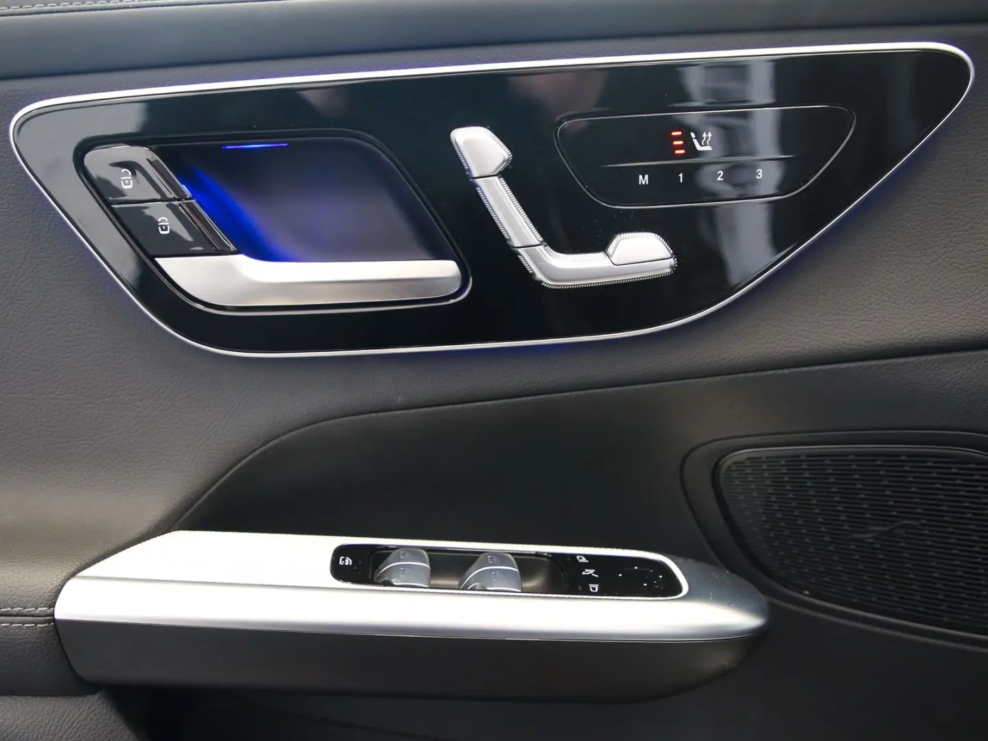 GLC 300 e 4M AMG MEMORY Totwinkel 360  19