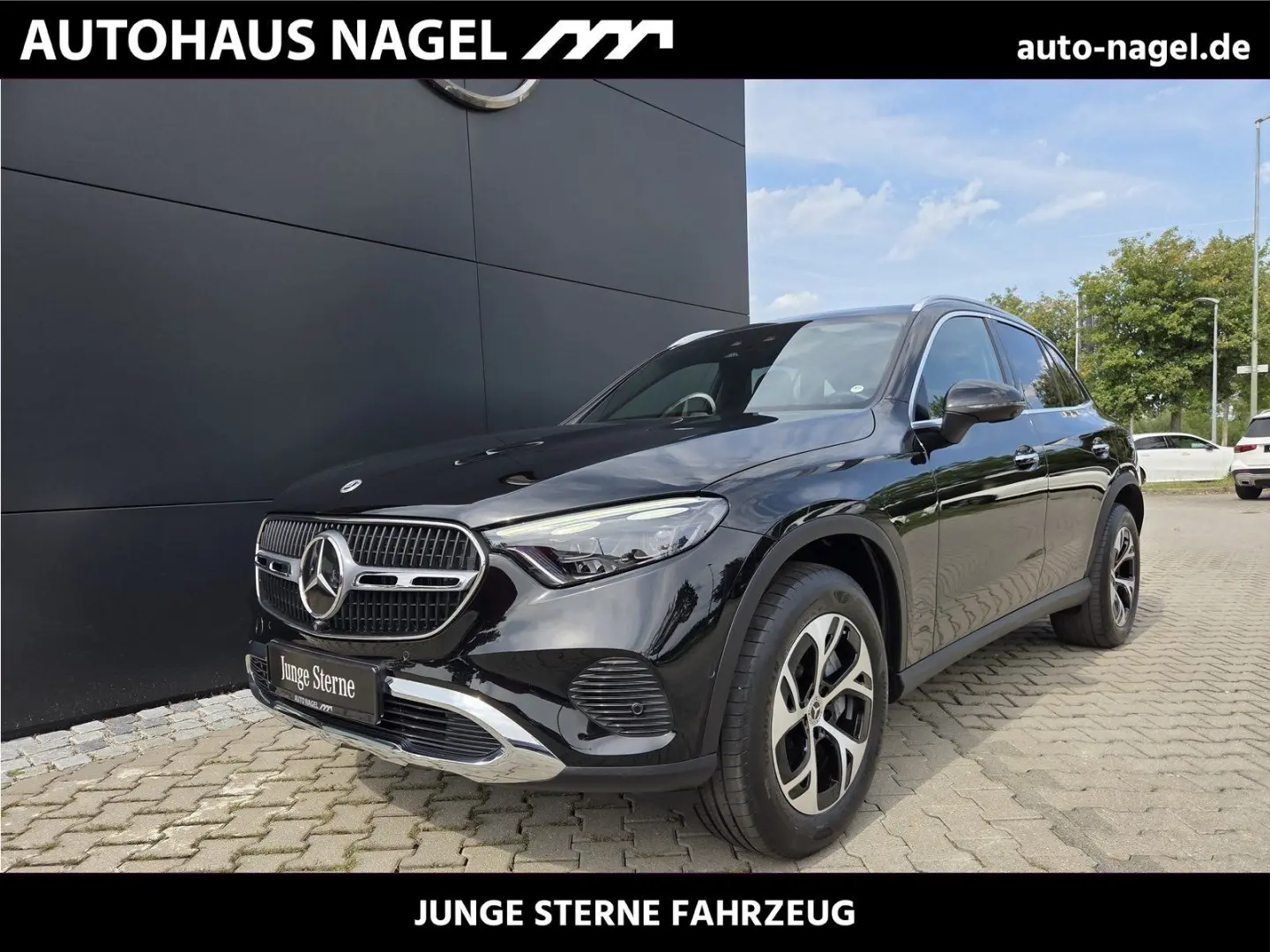 GLC 300 e AVANTGARDE-PREMIUM AHK PANO DISTRONIC