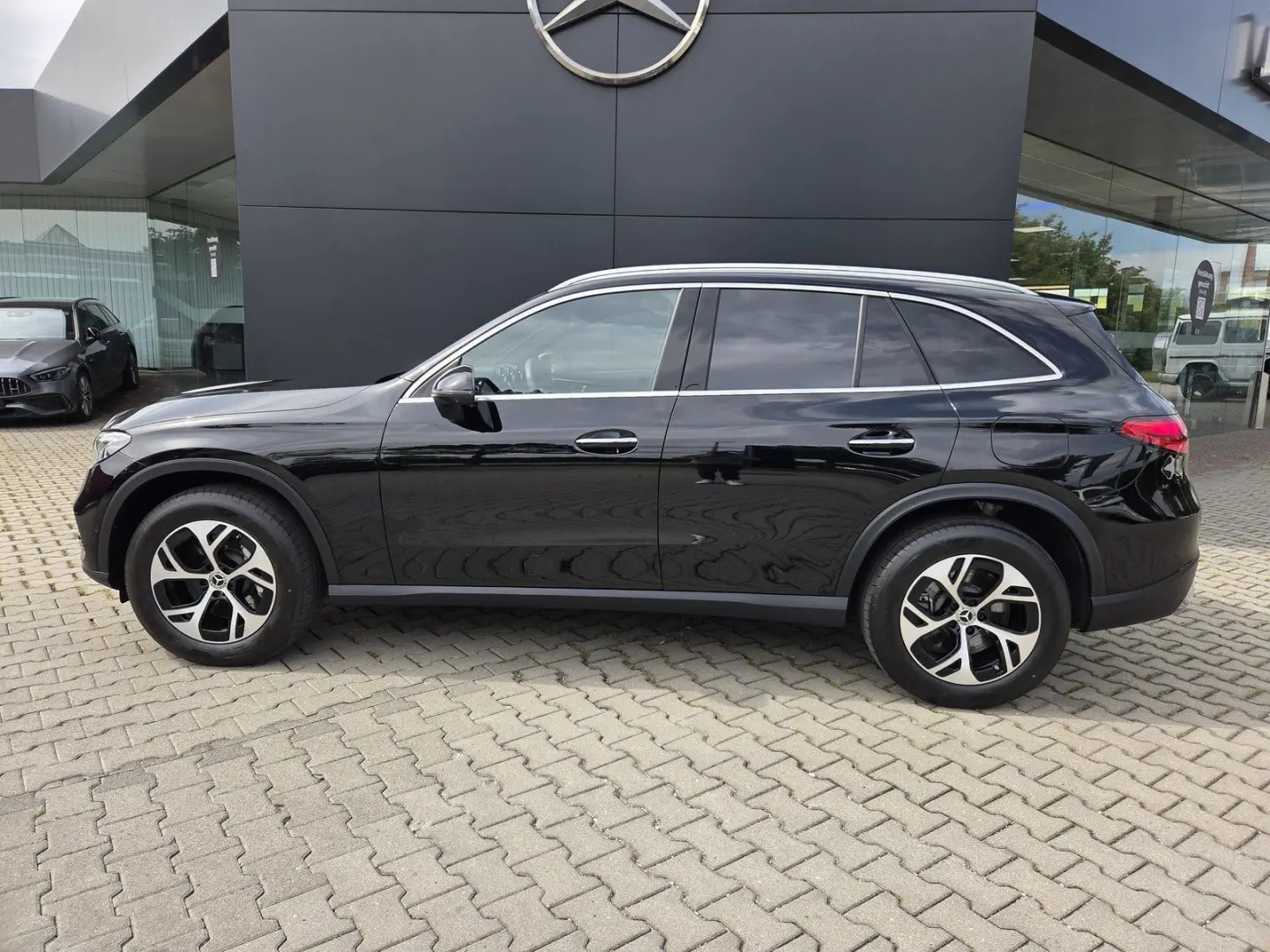 GLC 300 e AVANTGARDE-PREMIUM AHK PANO DISTRONIC
