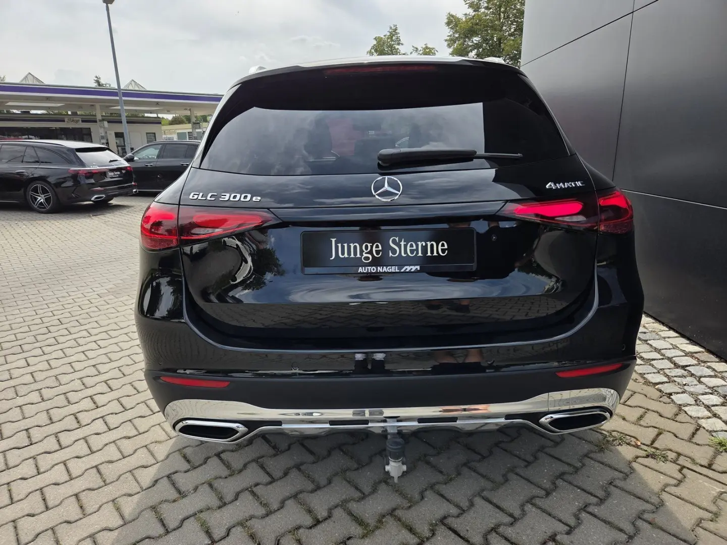 GLC 300 e AVANTGARDE-PREMIUM AHK PANO DISTRONIC