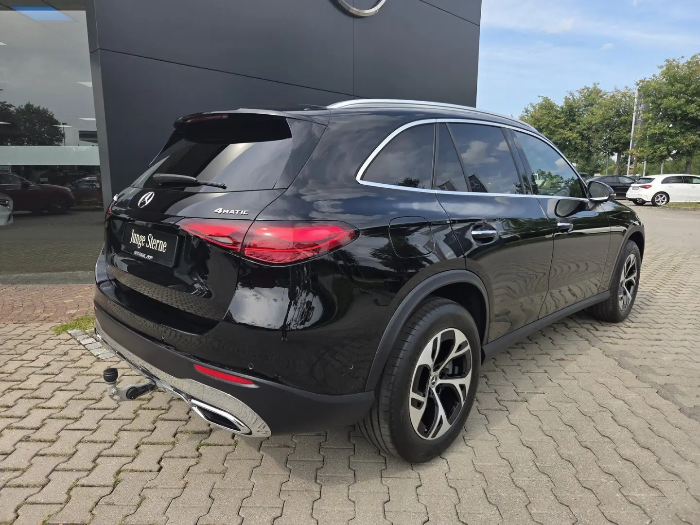 GLC 300 e AVANTGARDE-PREMIUM AHK PANO DISTRONIC