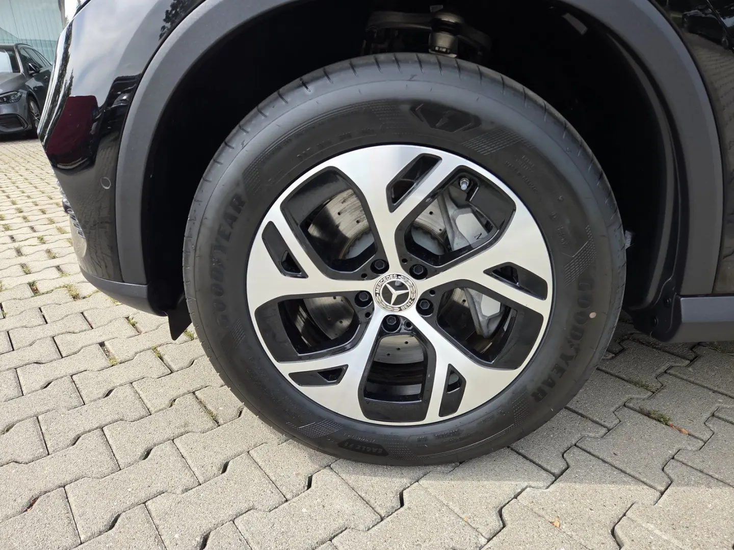 GLC 300 e AVANTGARDE-PREMIUM AHK PANO DISTRONIC