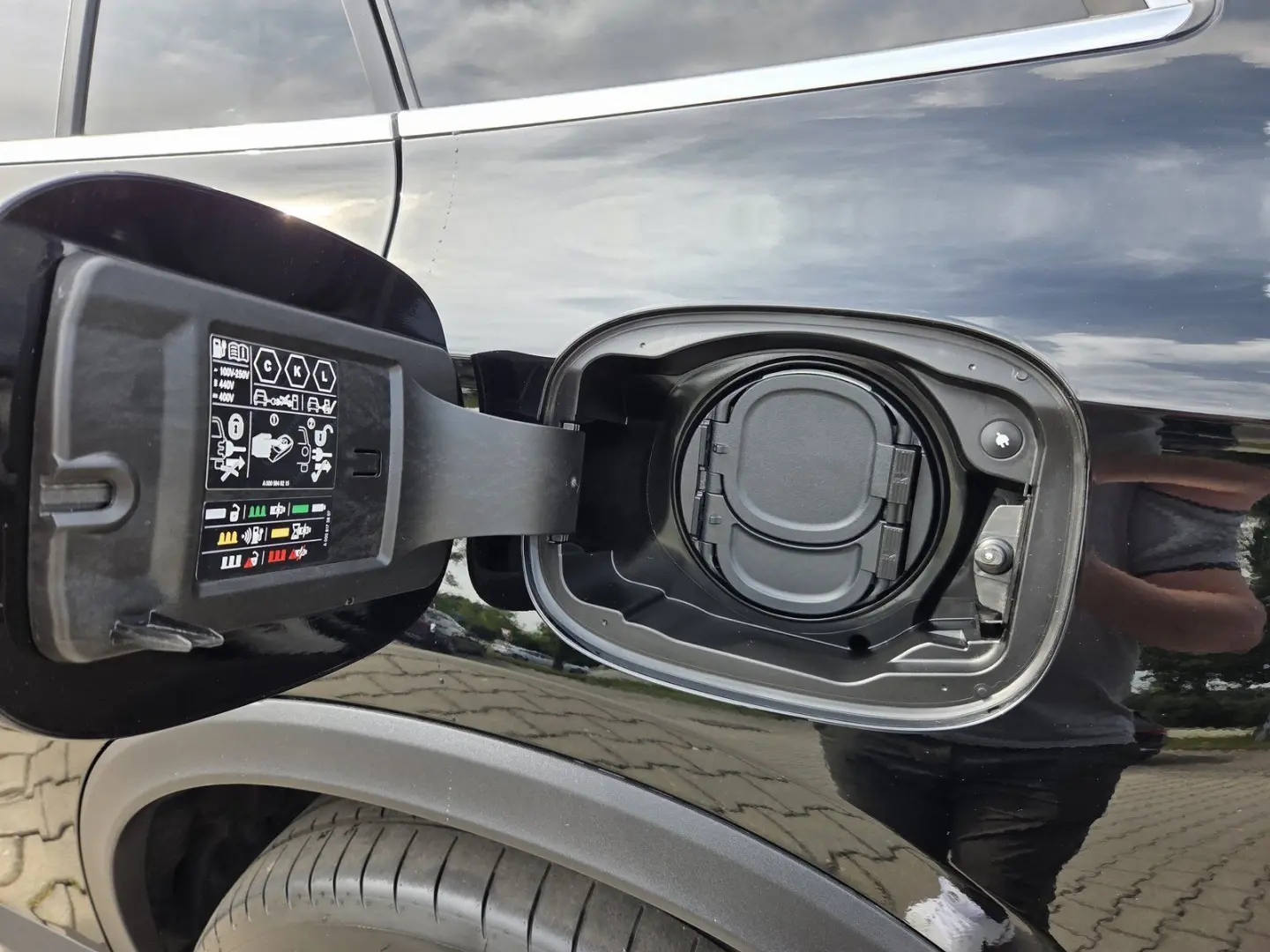 GLC 300 e AVANTGARDE-PREMIUM AHK PANO DISTRONIC