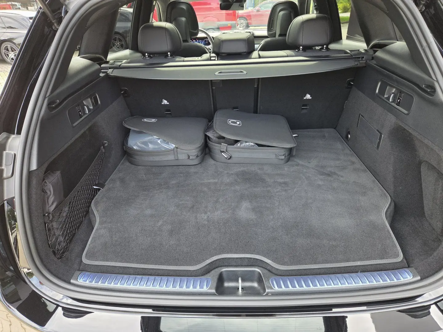 GLC 300 e AVANTGARDE-PREMIUM AHK PANO DISTRONIC