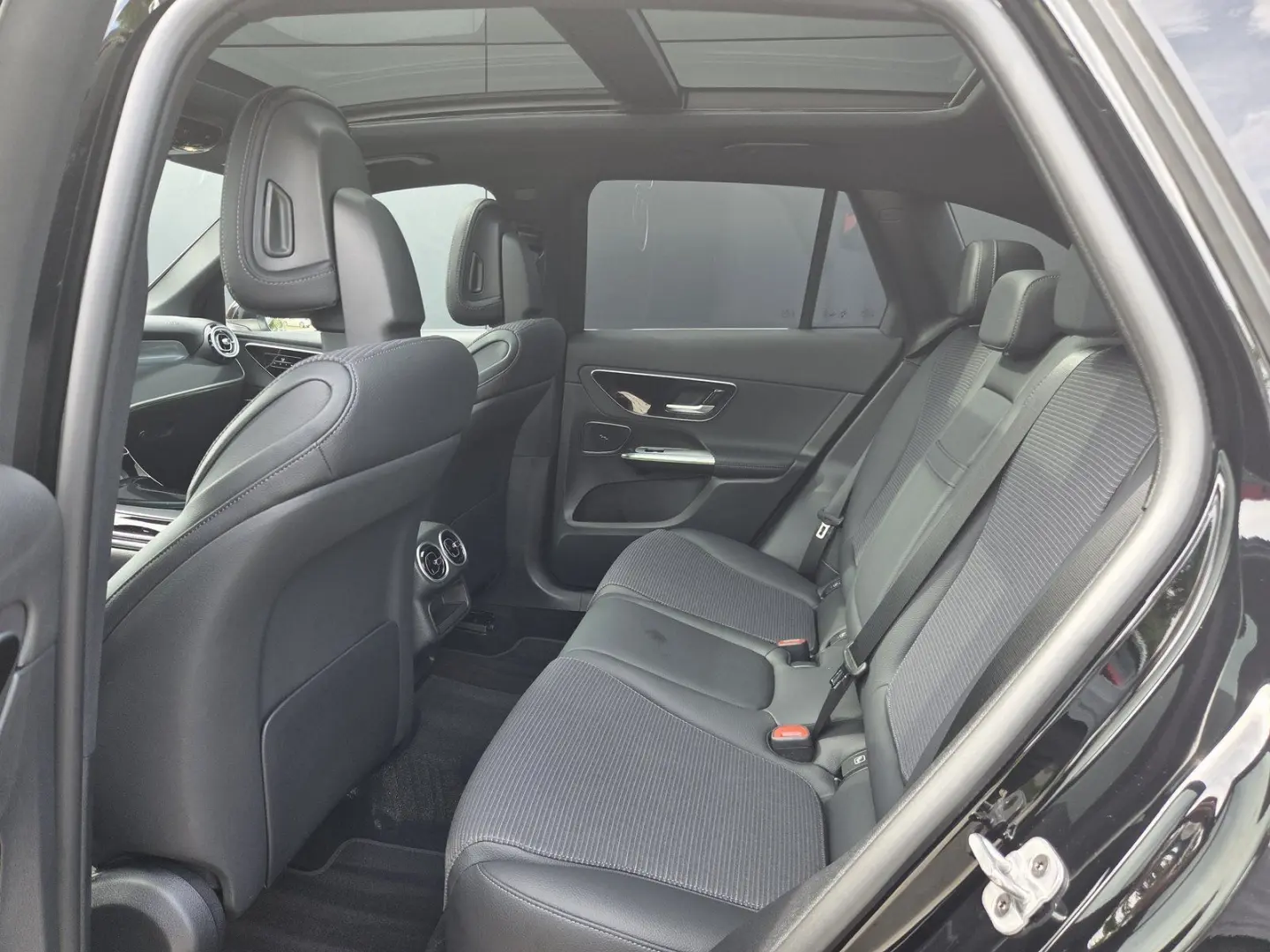 GLC 300 e AVANTGARDE-PREMIUM AHK PANO DISTRONIC