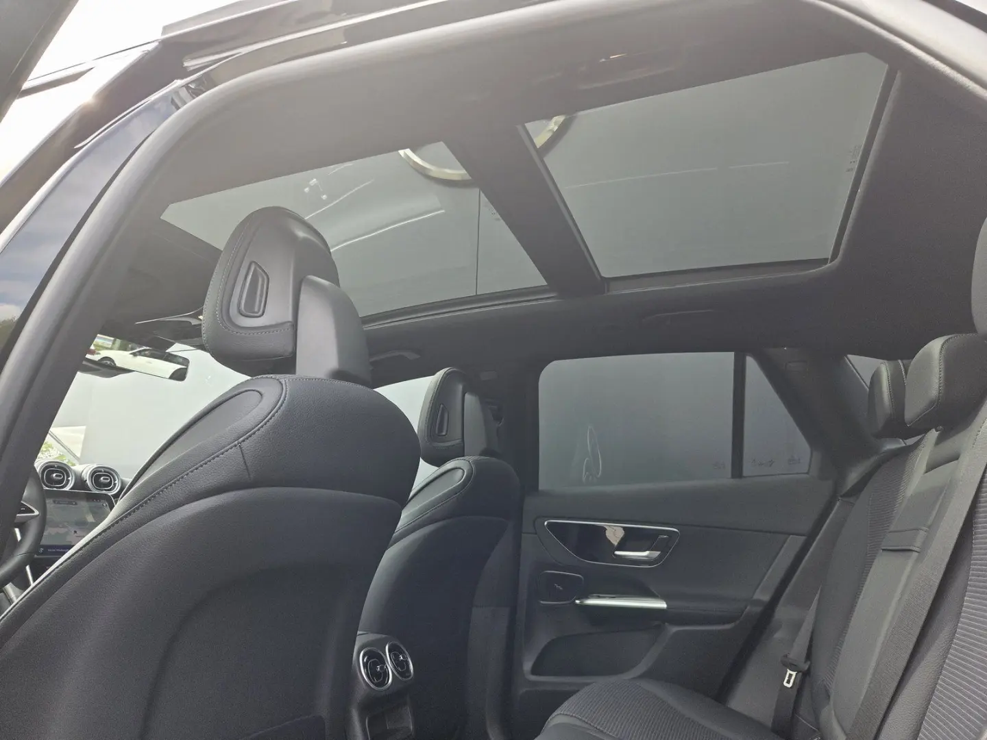 GLC 300 e AVANTGARDE-PREMIUM AHK PANO DISTRONIC