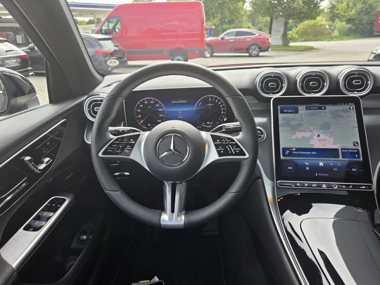 GLC 300 e AVANTGARDE-PREMIUM AHK PANO DISTRONIC
