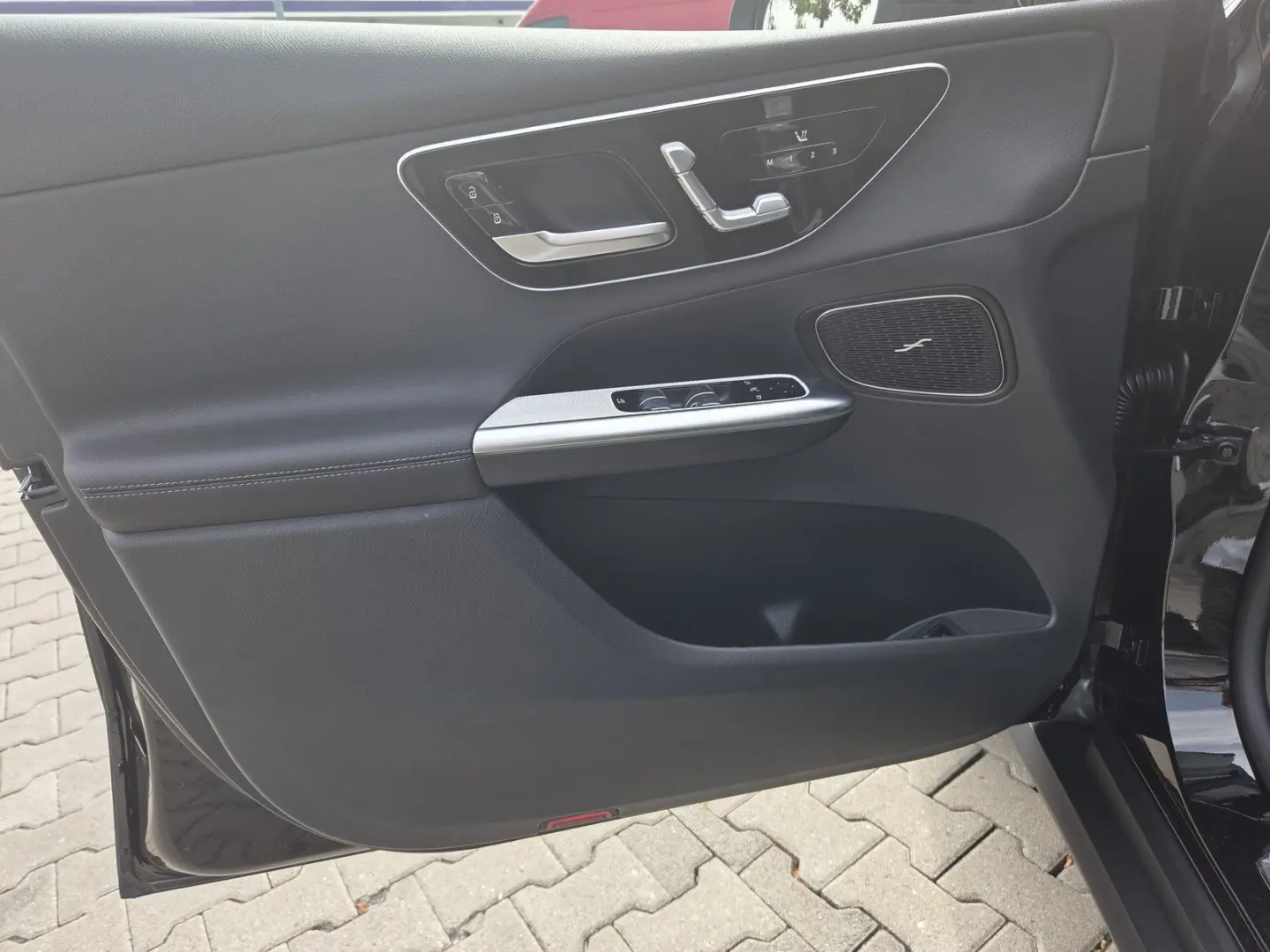 GLC 300 e AVANTGARDE-PREMIUM AHK PANO DISTRONIC