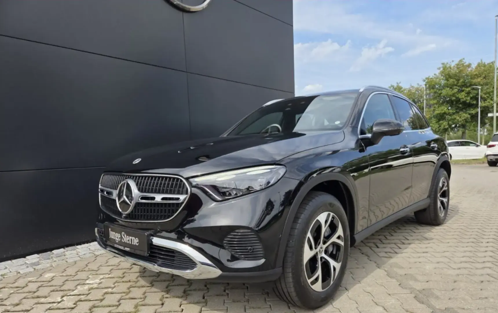 GLC 300 e AVANTGARDE-PREMIUM AHK PANO DISTRONIC