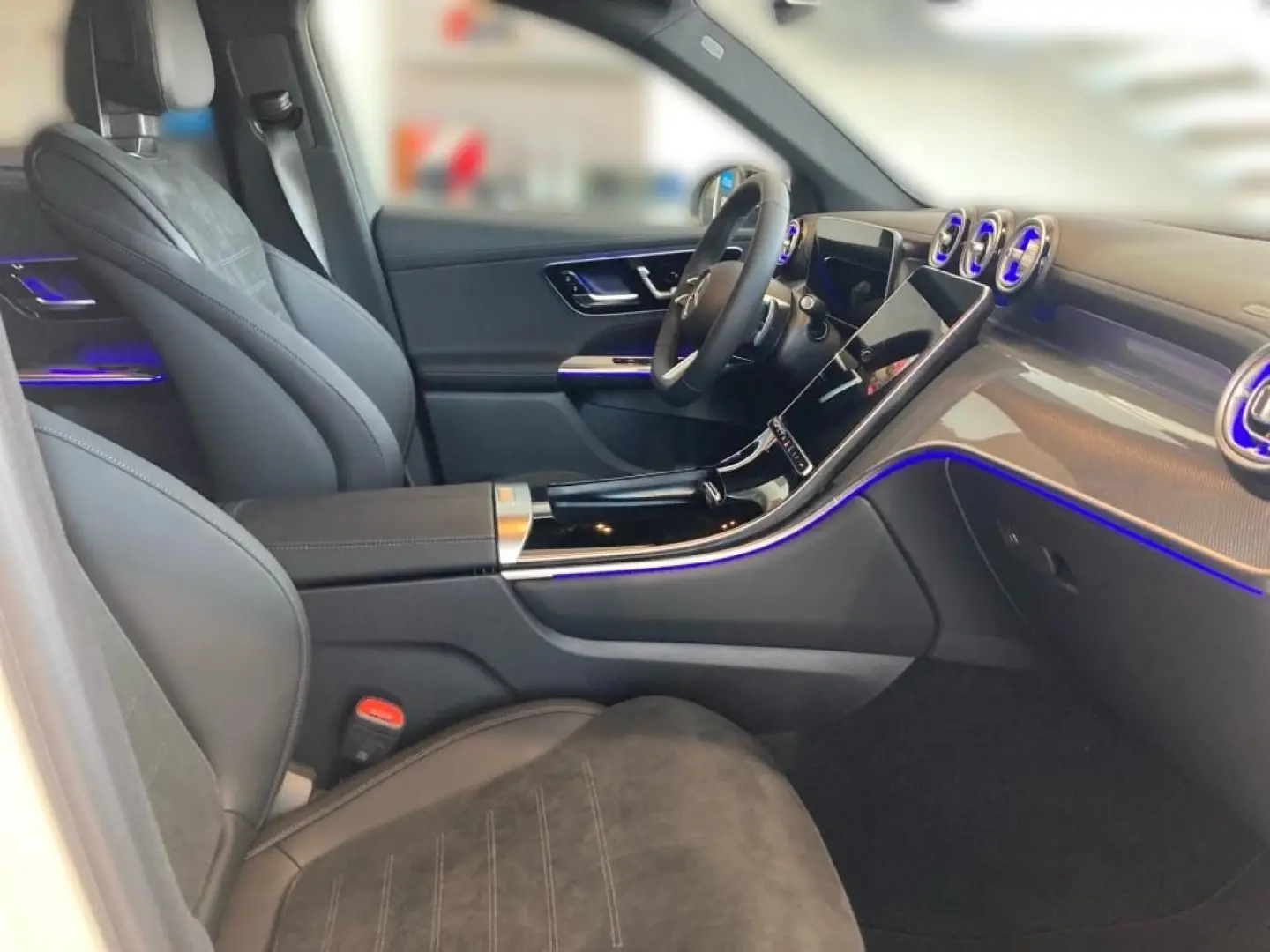 GLC 300 e 4M EDITION AMG-Line Night AHK DISTRON