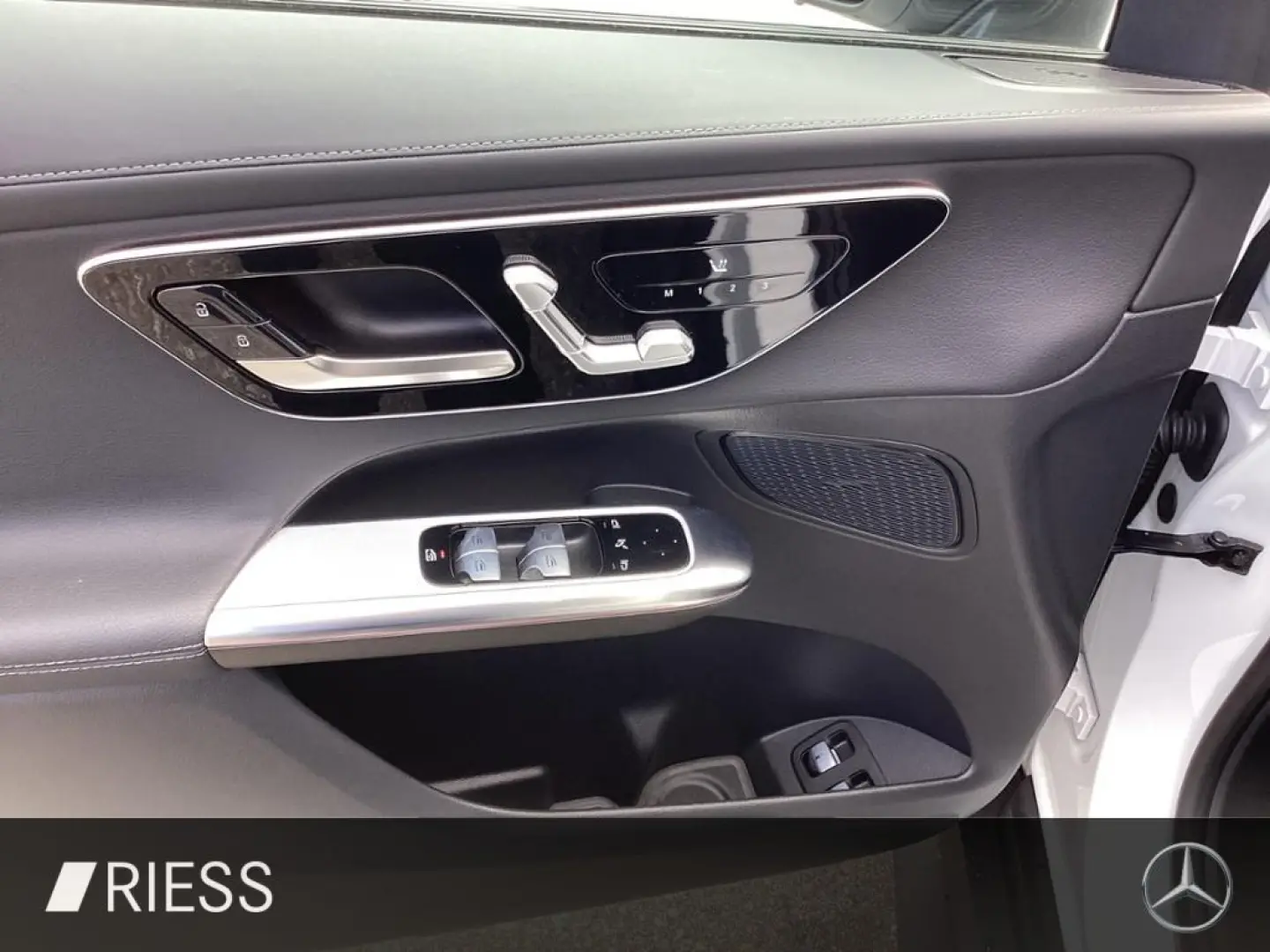 GLC 300 e 4M AMG Night Memory PDC Kamera Navi