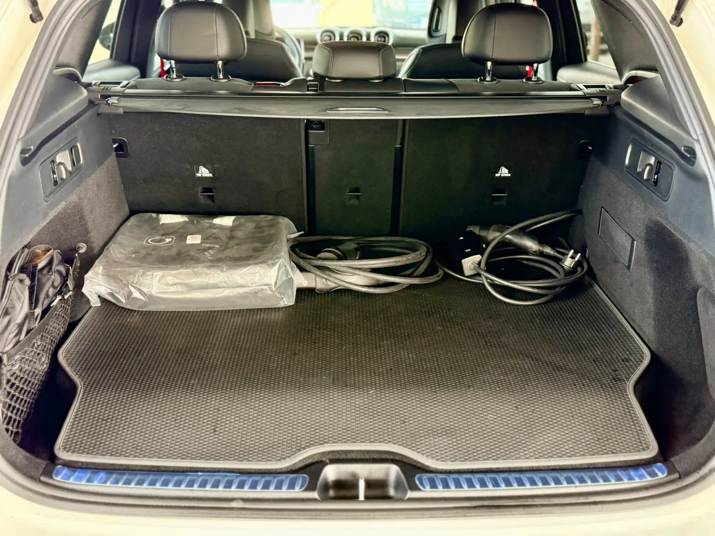 GLC 300 e 4Matic AMG PANO BURMESTER AMBIEMTE