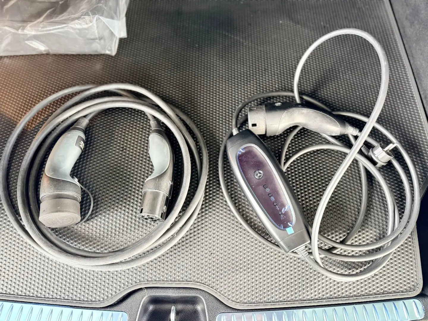 GLC 300 e 4Matic AMG PANO BURMESTER AMBIEMTE