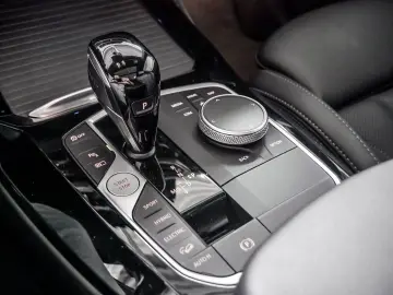 X3 xDrive 30e Aut.Panorma-GSD Driving Assistent