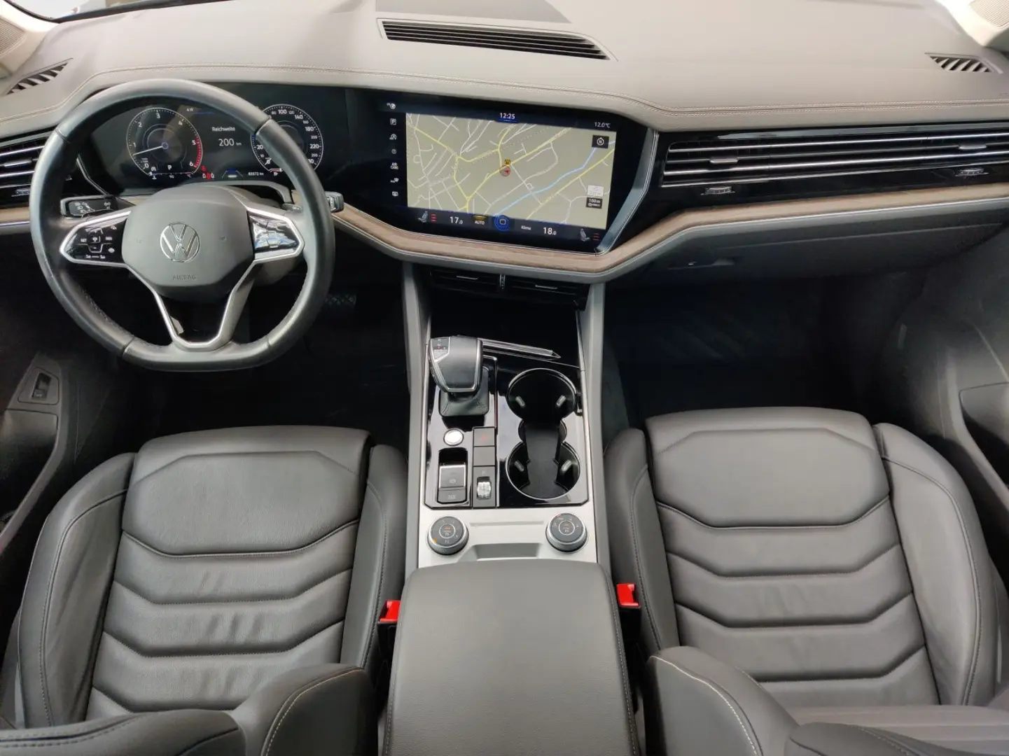 Touareg 3.0 TDI Atmosphere AHK Memory Vienna Luf