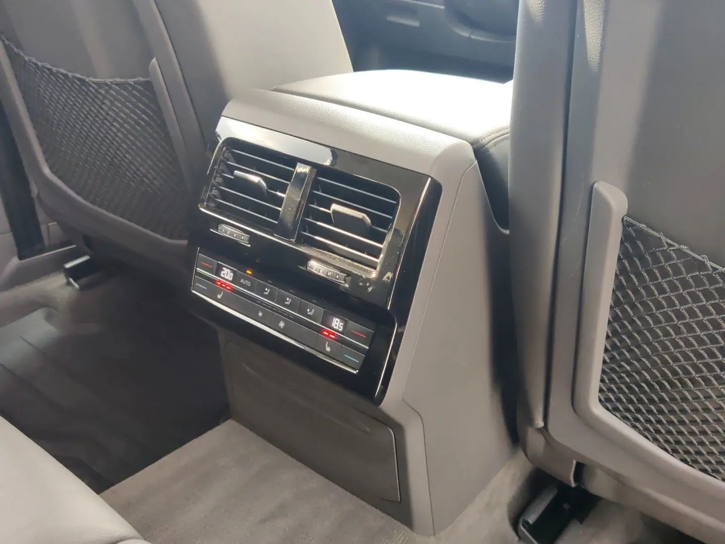 Touareg 3.0 TDI Atmosphere AHK Memory Vienna Luf