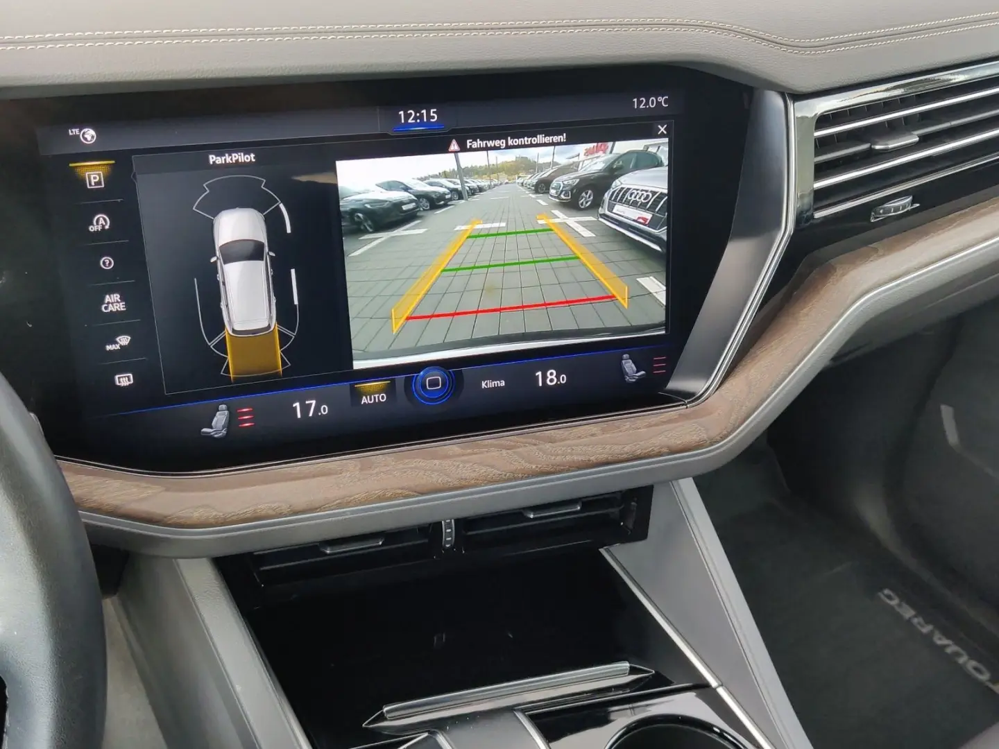 Touareg 3.0 TDI Atmosphere AHK Memory Vienna Luf