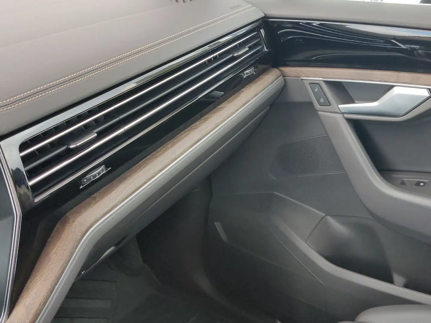 Touareg 3.0 TDI Atmosphere AHK Memory Vienna Luf