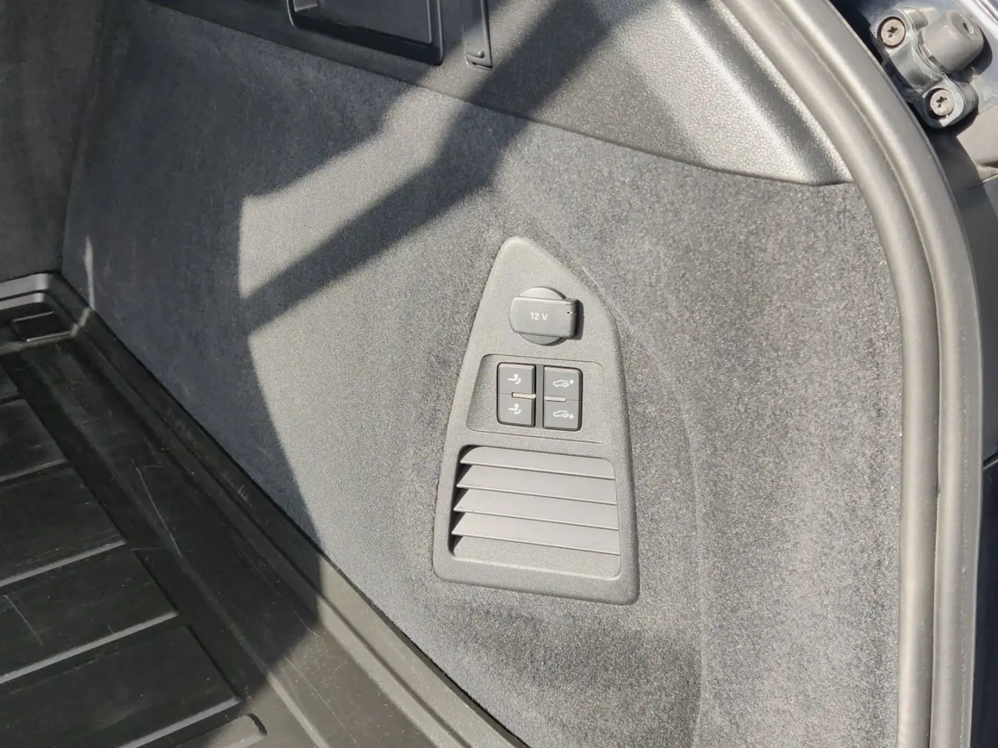 Touareg 3.0 TDI Atmosphere AHK Memory Vienna Luf