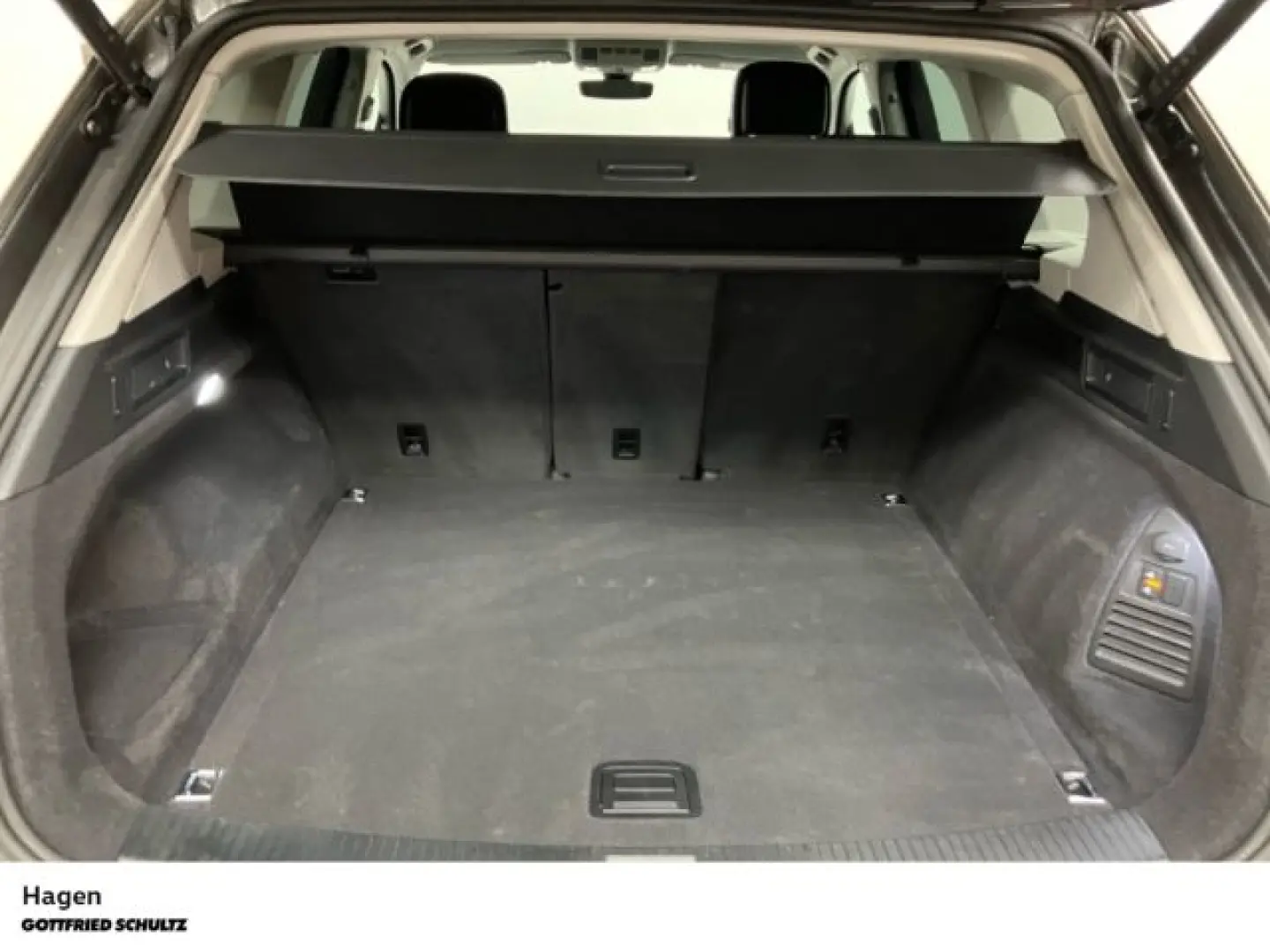 Touareg 3.0 TDI 4M tiptr. LED NAV AHK LEDER KAME