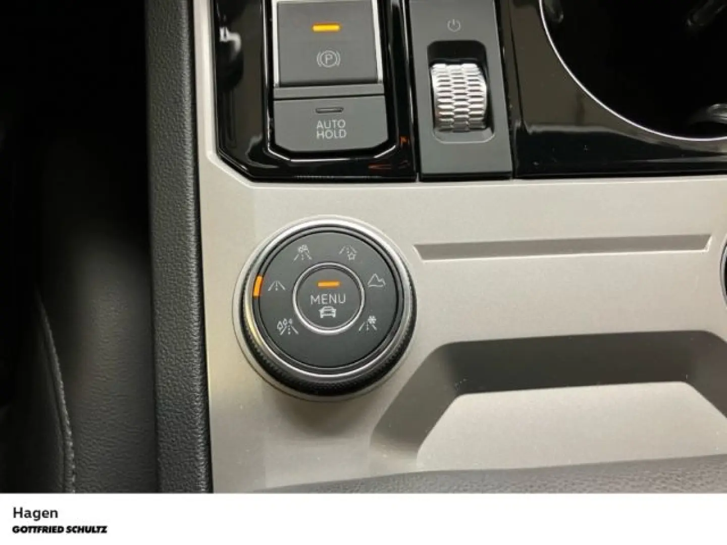 Touareg 3.0 TDI 4M tiptr. LED NAV AHK LEDER KAME