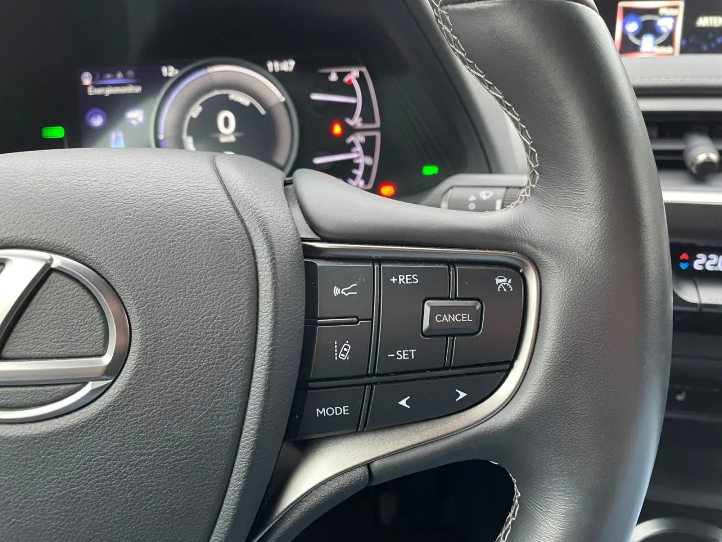 UX 250h Style Edition  Bi-LED ACC CAM SHZ CarPla